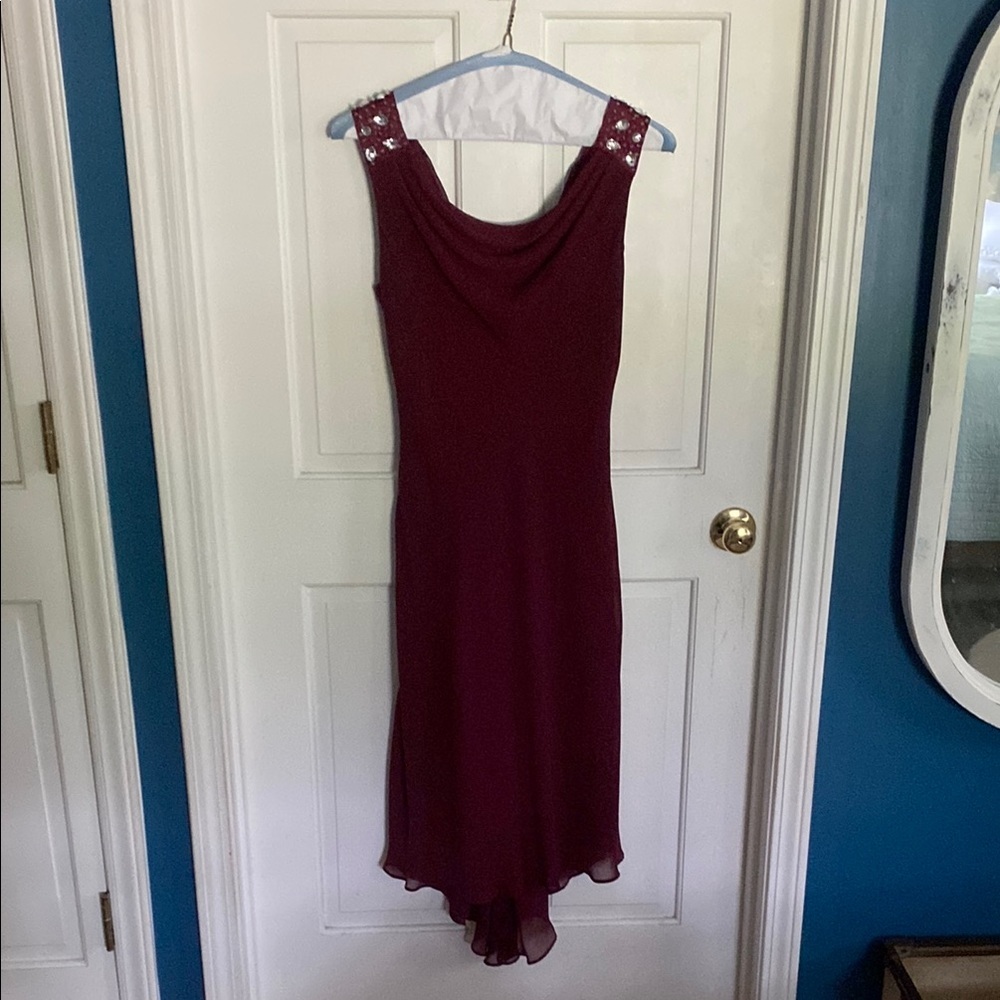 Elegant Burgundy Sleeveless Dress